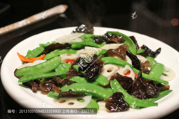 藕片木耳小炒