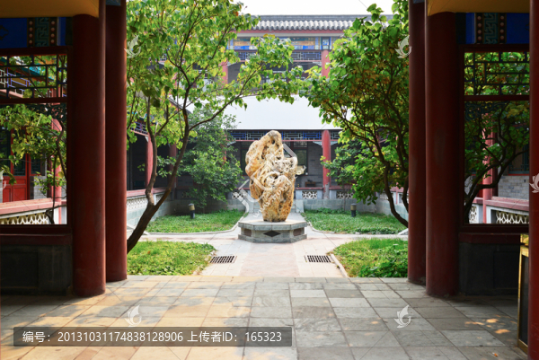 假山
