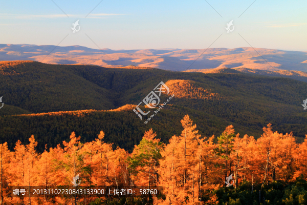 群山秋林