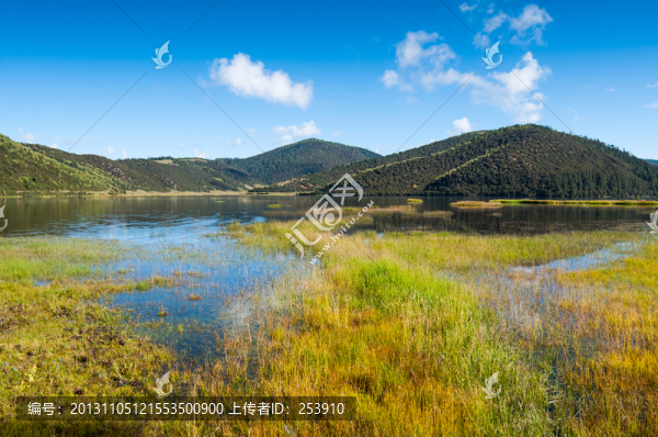 香格里拉普達措屬都湖風光