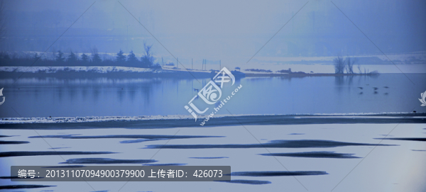 冷色調冬天里的胡