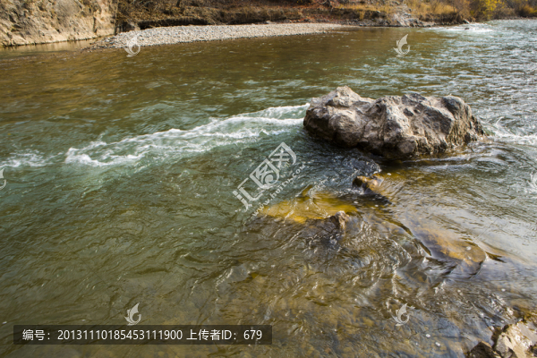 小河流水