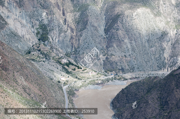 金沙江兩岸