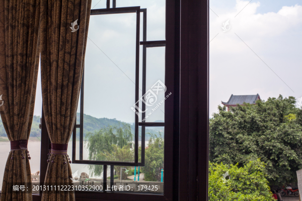 李莊望江樓窗外江景