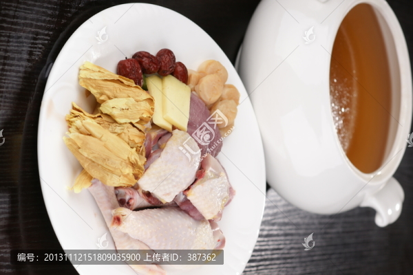 睡蓮瑤柱燉花膠