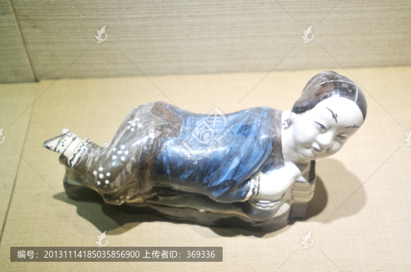 三寸金蓮婦人瓷枕