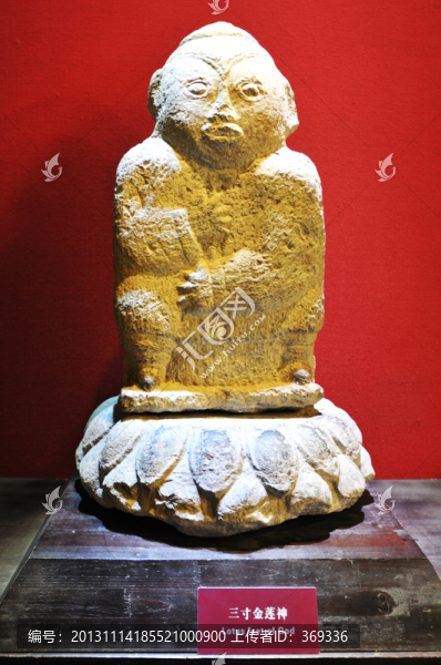 三寸金蓮神雕像