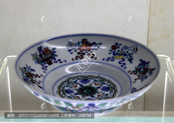 斗彩八寶折腰花卉紋碗,清道光