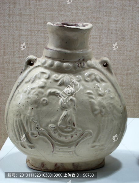 雙系黃釉人物壺