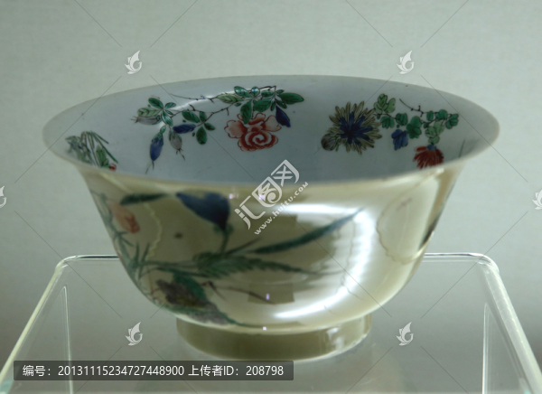 清,仿嘉靖款荷菊蝶紋瓷碗