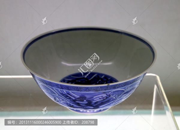 清,宣統(tǒng)款青花海水巽獸大碗