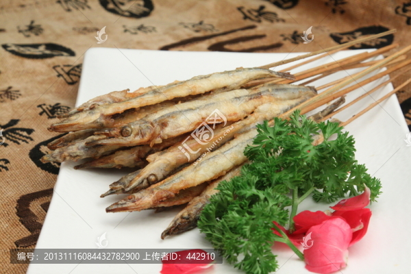 竹簽烤魚(yú)