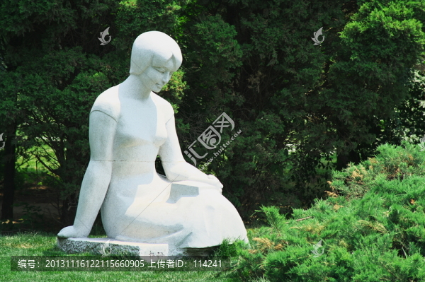 女性石雕