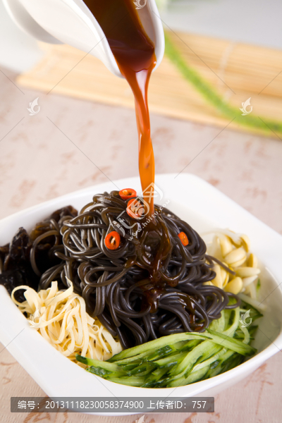 拌紫薯面,面食,黃瓜絲