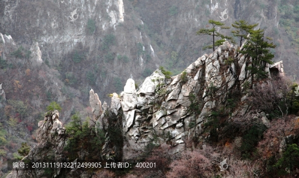 伏牛山老界嶺的奇石風光