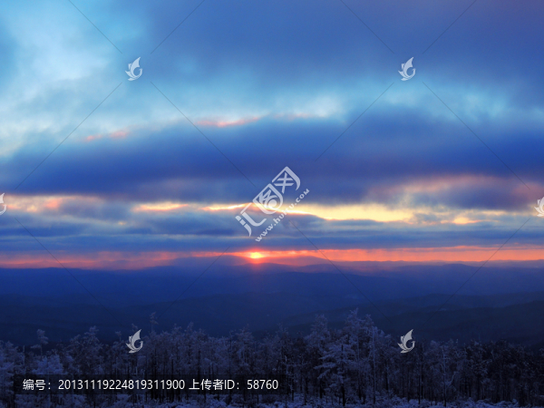 雪嶺日落