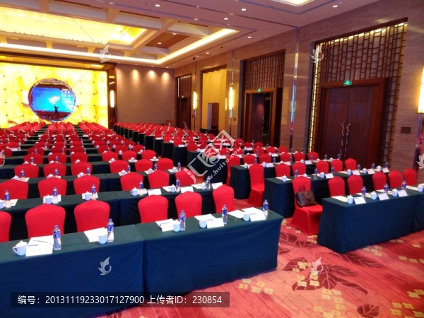 大型會(huì)議室內(nèi)景
