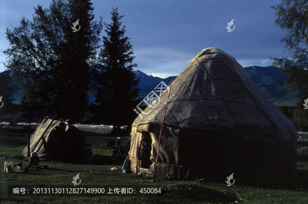 喀什河畔氈房,牧場(chǎng)清晨,唐布拉