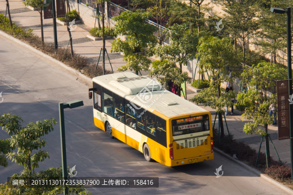 公共汽車