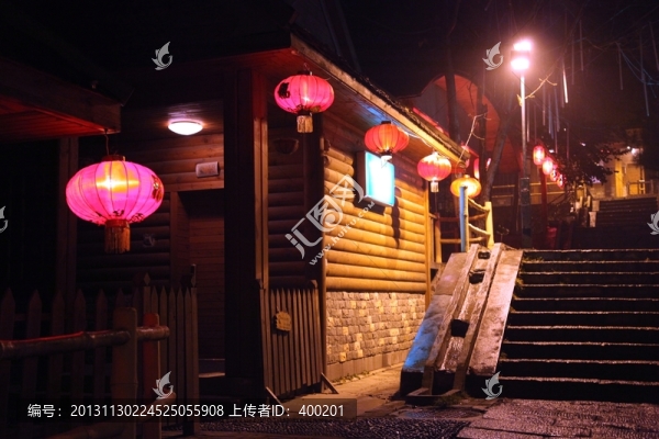 木制別墅酒店夜景燈光