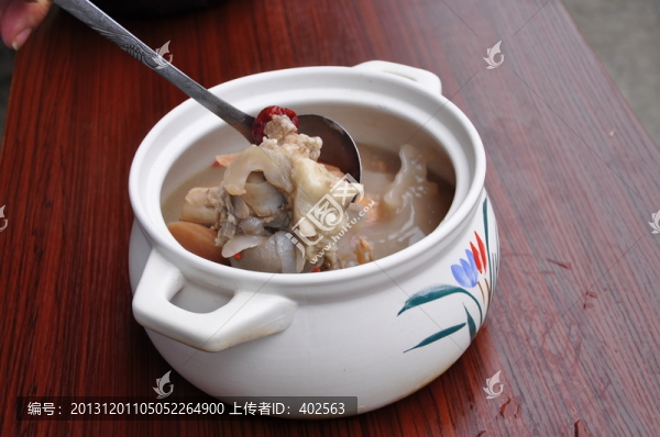 筒子骨燉野藕