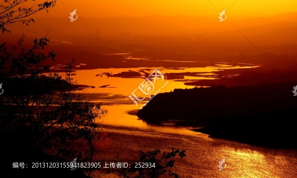 夕陽(yáng)下