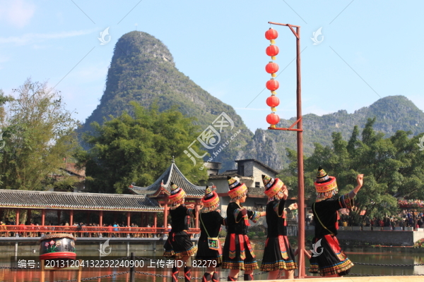 少數(shù)民族少女