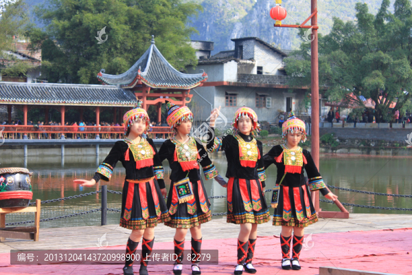 少數(shù)民族少女