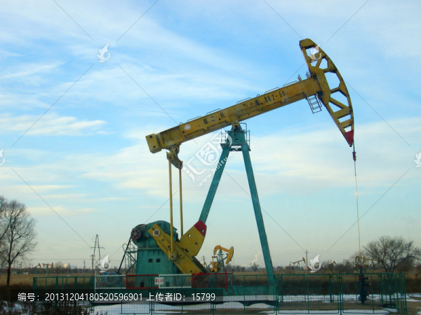 常規(guī)游梁式抽油機(jī)