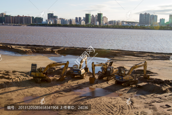海邊,挖掘機(jī)