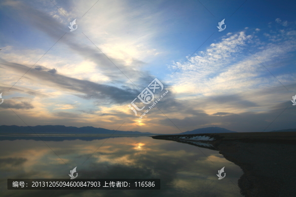 暮色湖泊