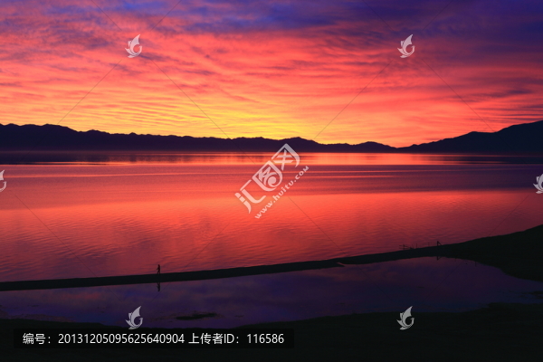 暮色湖泊