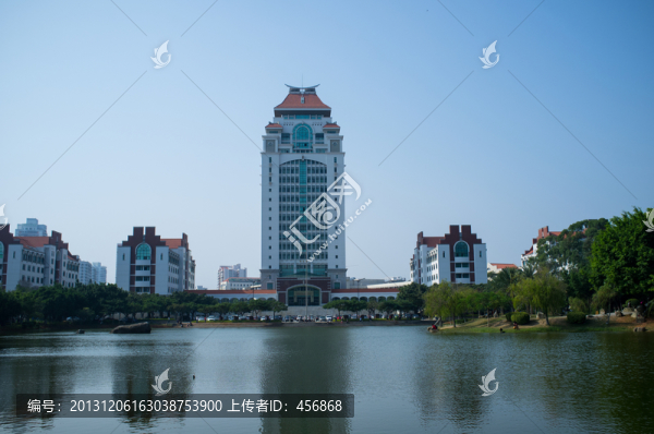 廈門大學(xué)
