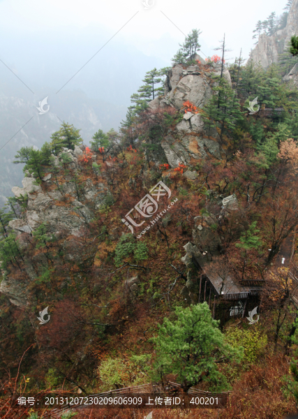 伏牛山老界嶺的奇石風(fēng)光