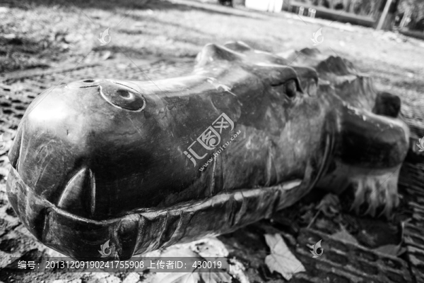 鱷魚石雕