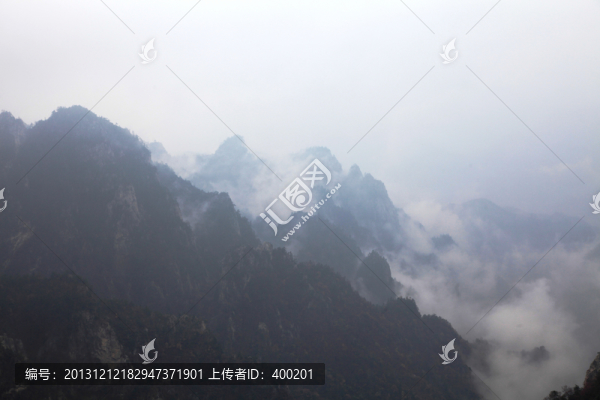輕云曼霧的伏牛山老界嶺