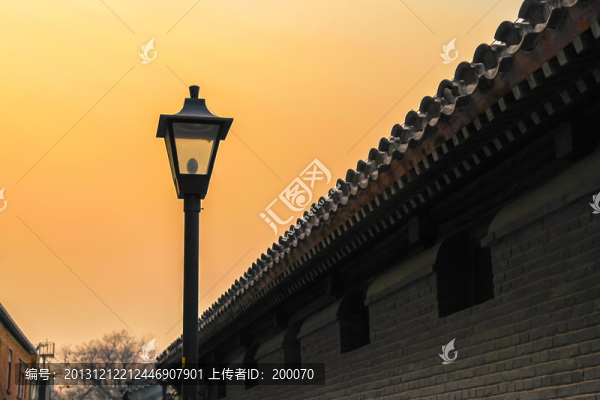 傍晚的路燈