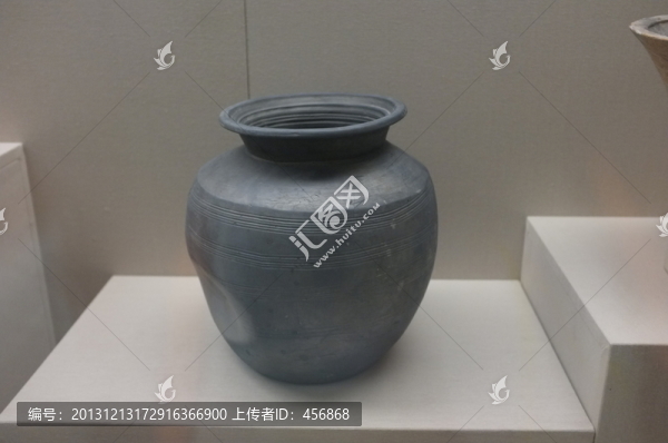 平底弦紋灰陶罐