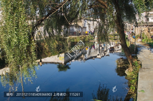 原生態(tài)倒影