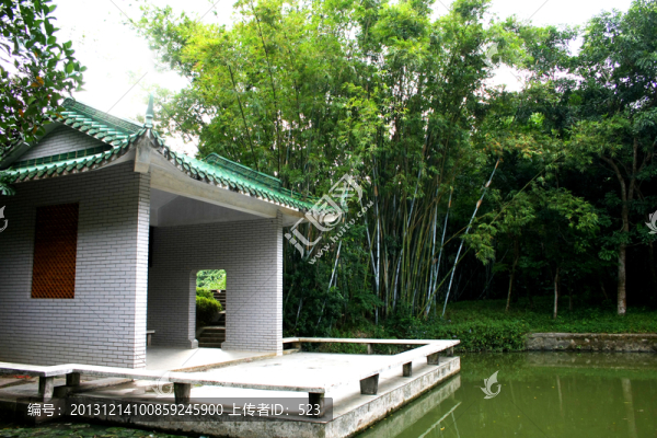 湖邊建筑