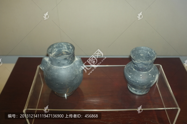 貫耳黑陶壺