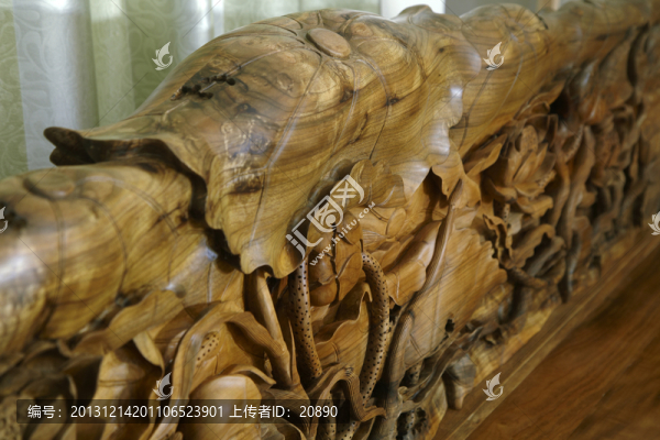 金絲楠木雕刻床