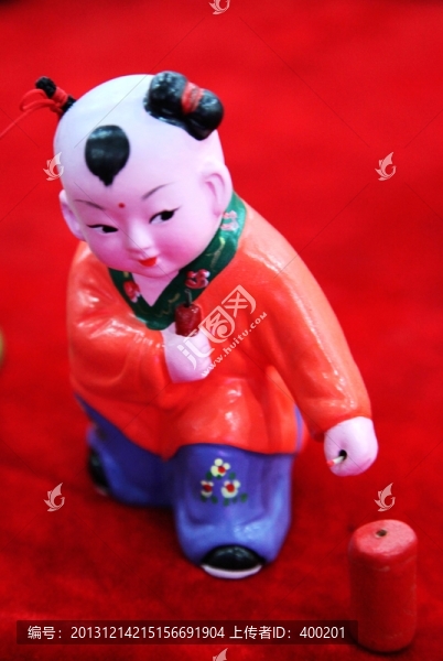 泥塑彩繪放鞭炮的娃娃