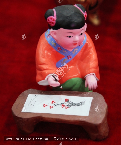 泥塑彩繪畫中國畫的娃娃