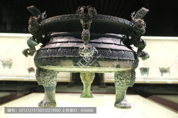 交龍垂鱗紋鼎