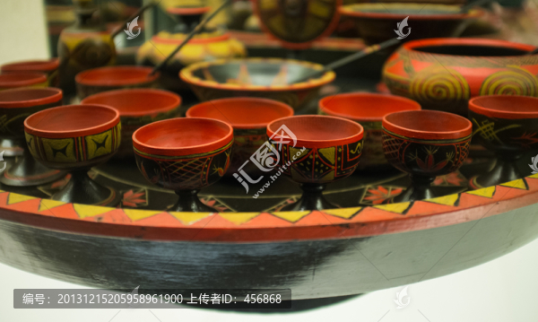 彝族彩繪漆餐具