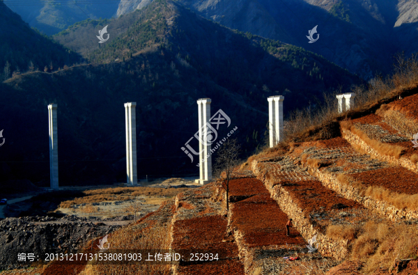 高速橋墩