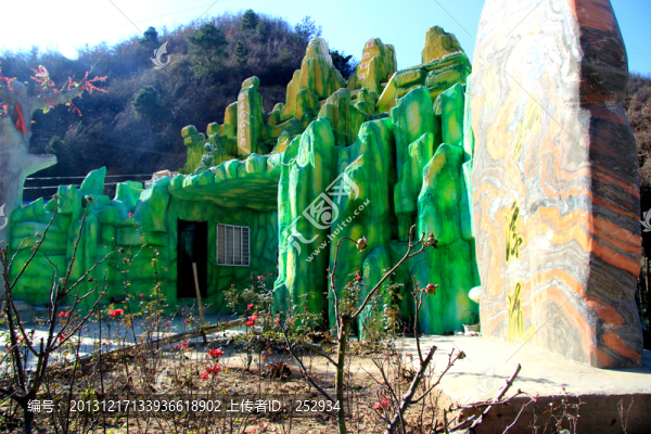 獨阜嶺景區(qū)大門