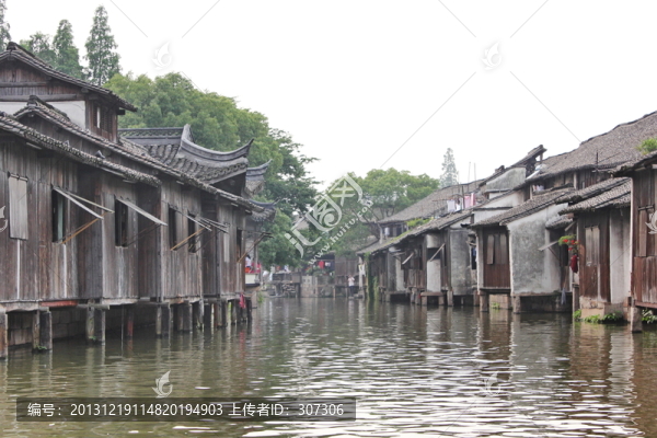 烏鎮(zhèn)河道與木屋