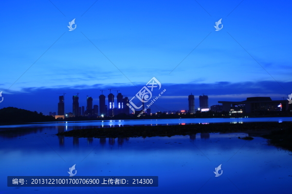 月湖